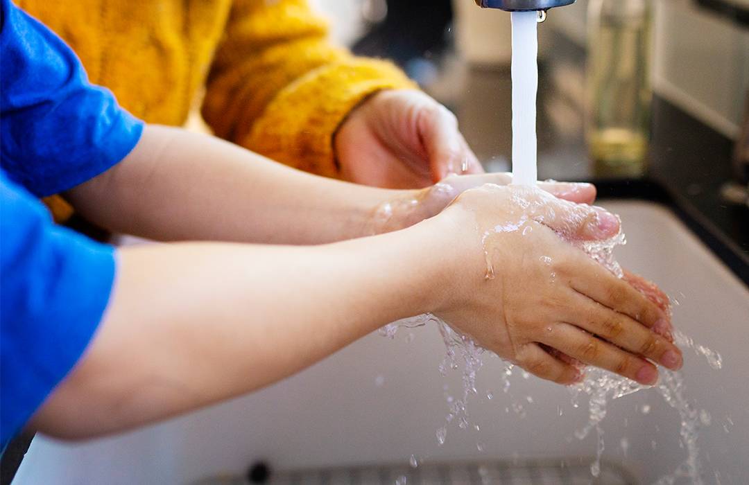 Bow washing hands with clean tap water